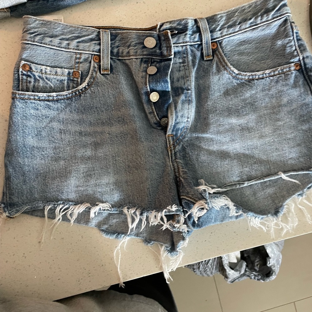 Levi’s shorts size 27